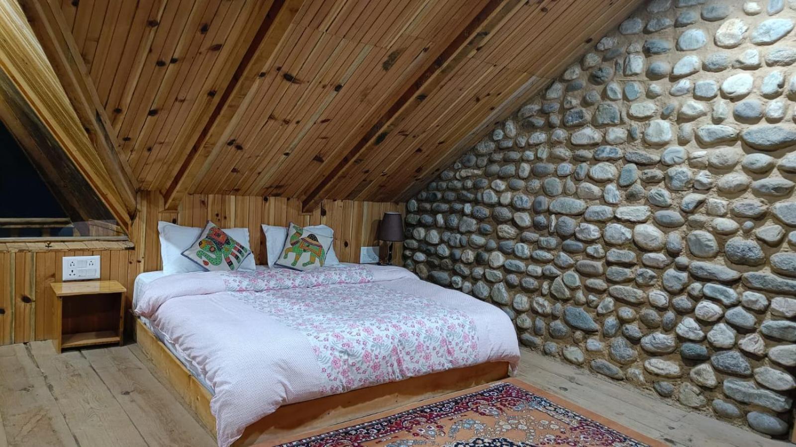 Ishan Log Huts-A Boutique Home Stay Banjār Zewnętrze zdjęcie