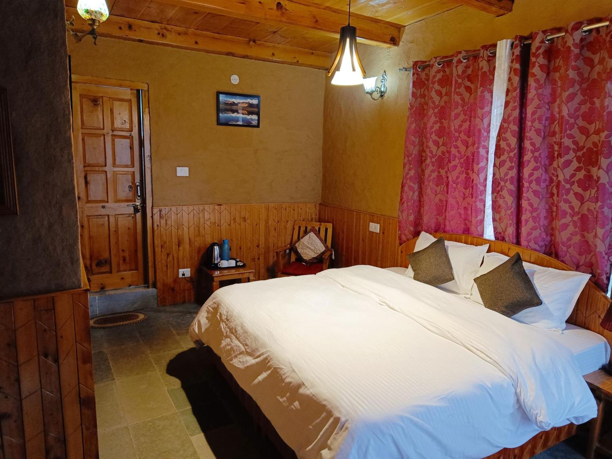 Ishan Log Huts-A Boutique Home Stay Banjār Zewnętrze zdjęcie