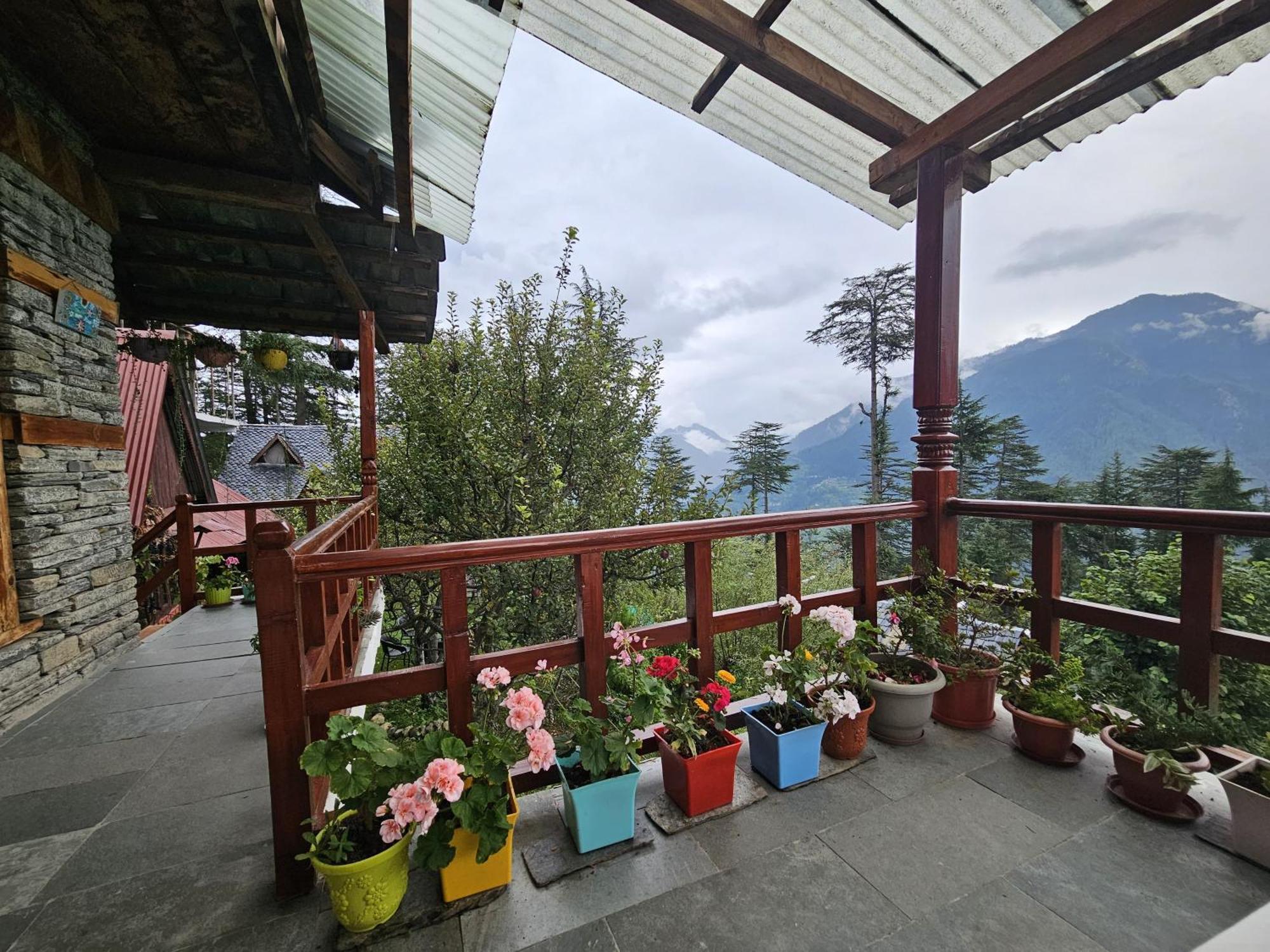 Ishan Log Huts-A Boutique Home Stay Banjār Zewnętrze zdjęcie